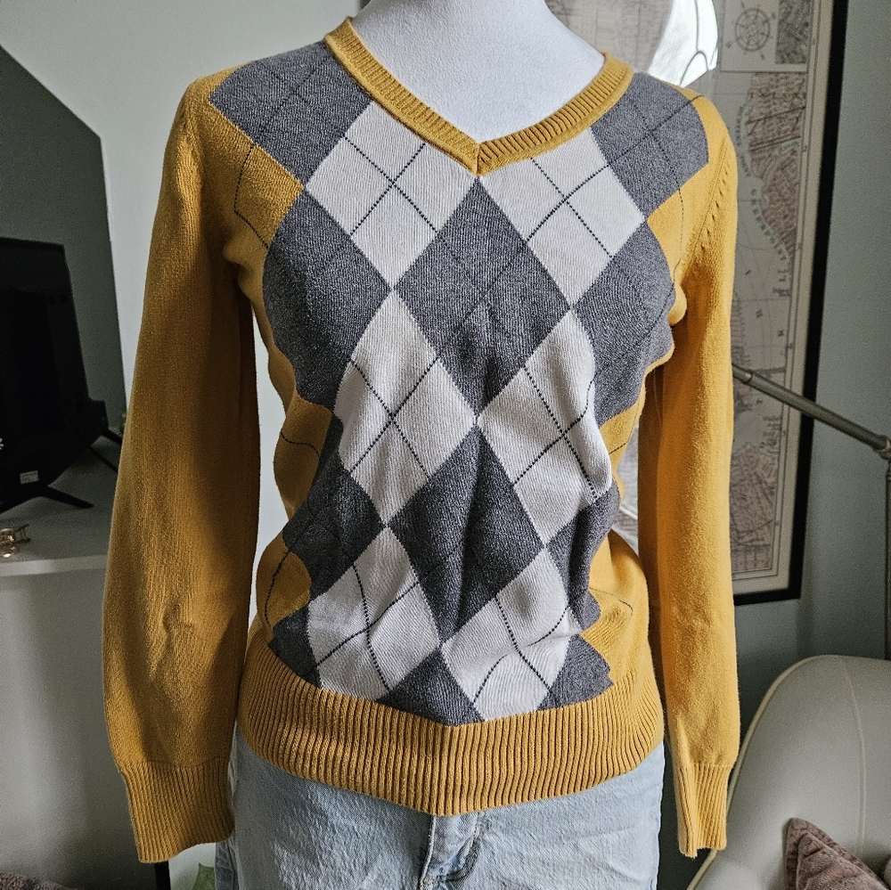 St. John's Bay Gray, White and Yellow Argyle Sweater Womens Size M